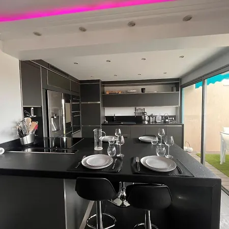 Апартаменты Tres Beau Duplex Avec Jacuzzi Privatif Мандельё-ла-Напуль